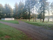 Allée vers la salle